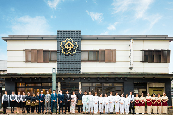 集合写真_館林の本店前